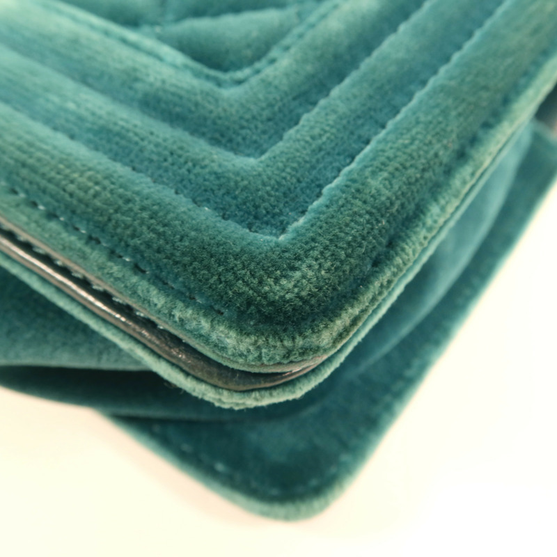 CHANEL Velvet Boy 20銀扣肩背袋-5