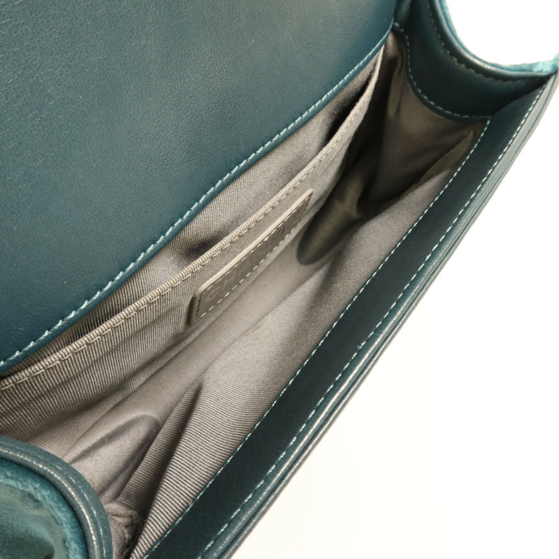 CHANEL Velvet Boy 20銀扣肩背袋-9