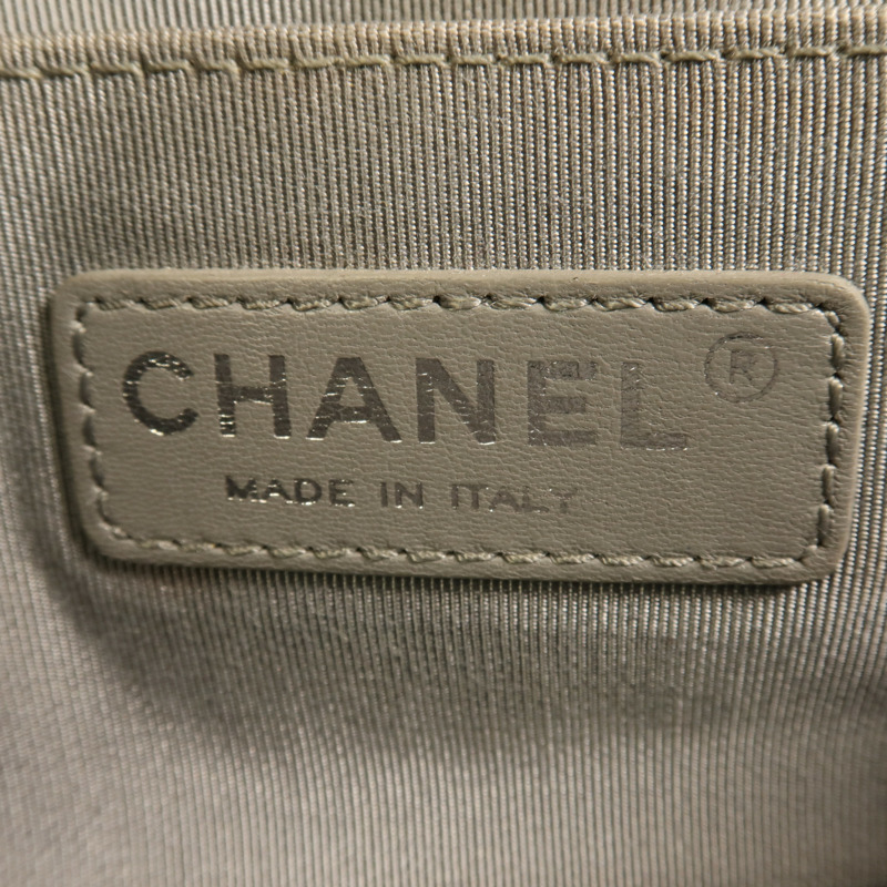 CHANEL Velvet Boy 20銀扣肩背袋-10