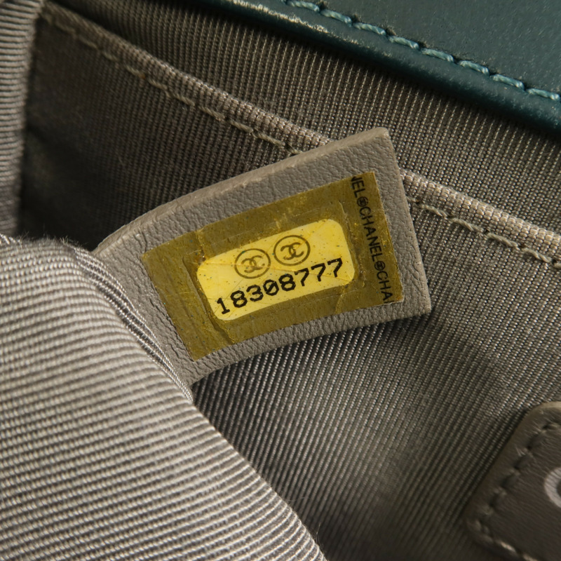 CHANEL Velvet Boy 20銀扣肩背袋-11