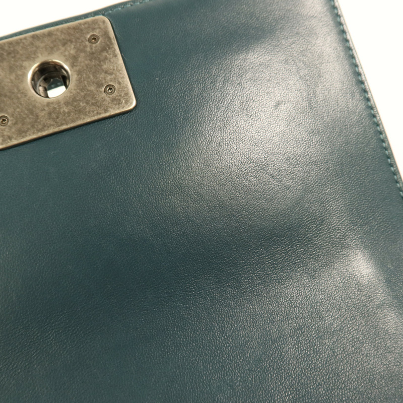 CHANEL Velvet Boy 20銀扣肩背袋-13