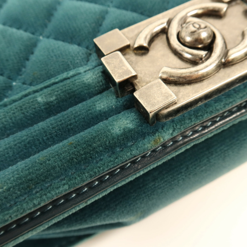 CHANEL Velvet Boy 20銀扣肩背袋-19