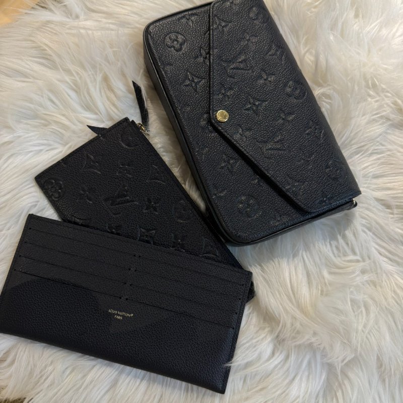 LV 三合一黑壓紋鍊包-6