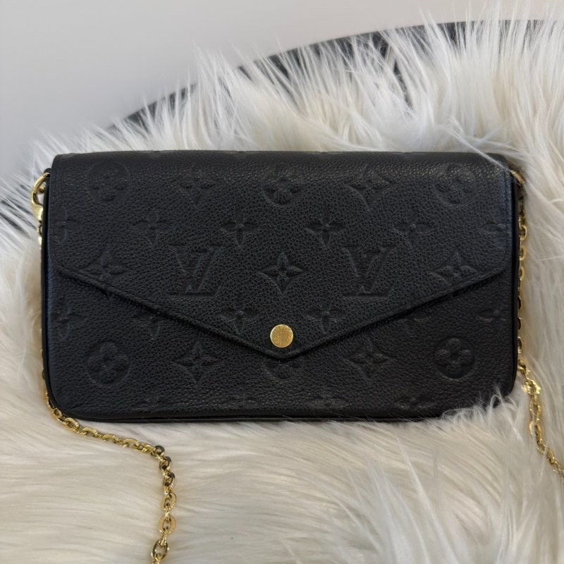 LV 三合一黑壓紋鍊包-8