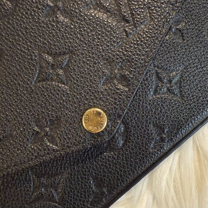 LV 三合一黑壓紋鍊包-7