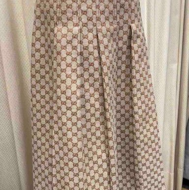 Gucci經典到不能再經典的老花logo A字裙-1