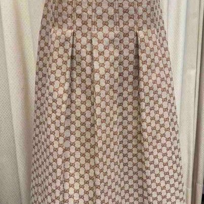 Gucci經典到不能再經典的老花logo A字裙-3