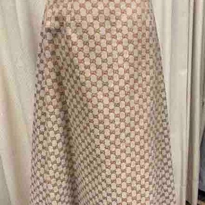 Gucci經典到不能再經典的老花logo A字裙-4