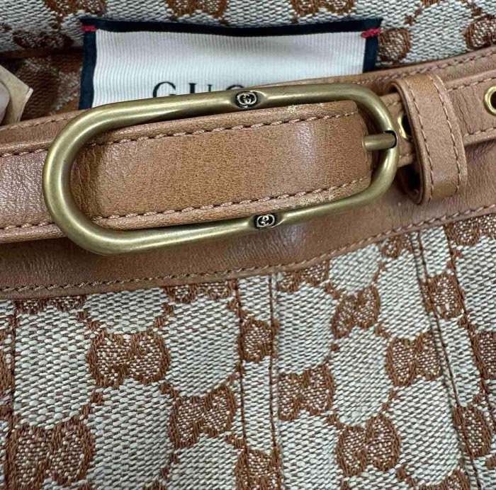 Gucci經典到不能再經典的老花logo A字裙-6