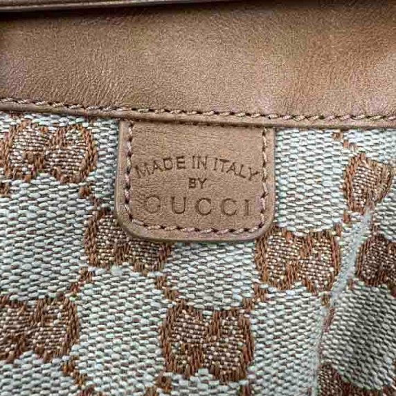 Gucci經典到不能再經典的老花logo A字裙-7