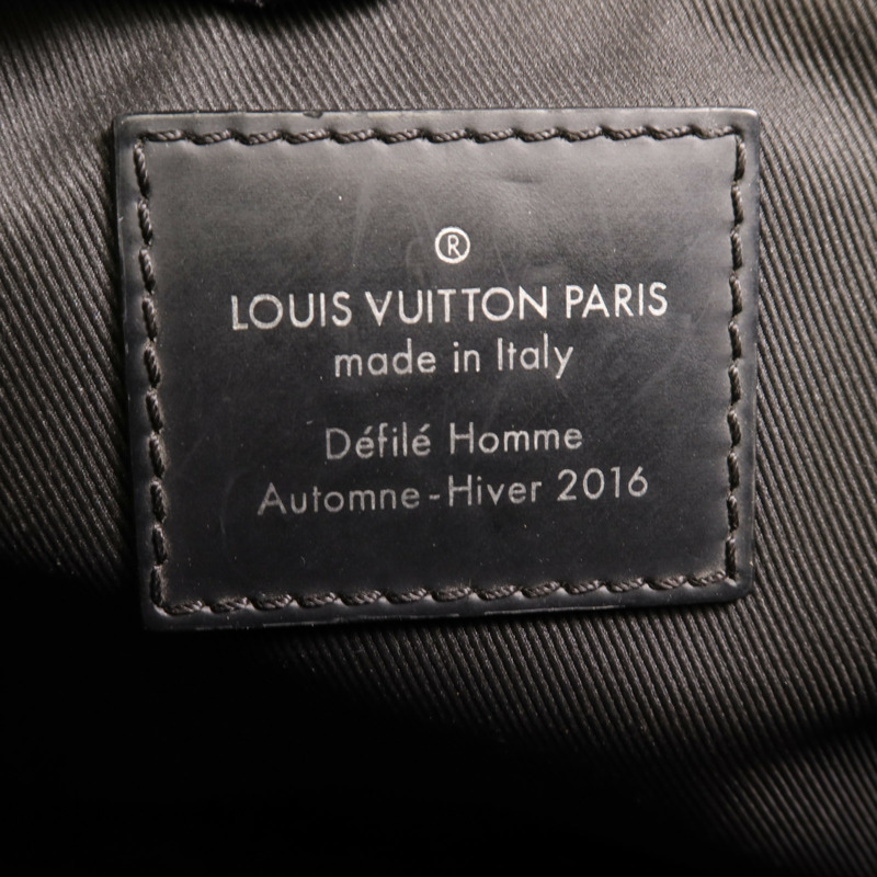 LOUIS VUITTON Monogram Eclipse Messenger PM Voyager銀扣肩背袋-10