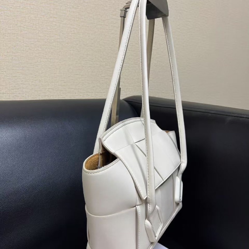 ✨ BV arco 牛皮手提包 老錢風🤍 98新 內裡乾淨-3