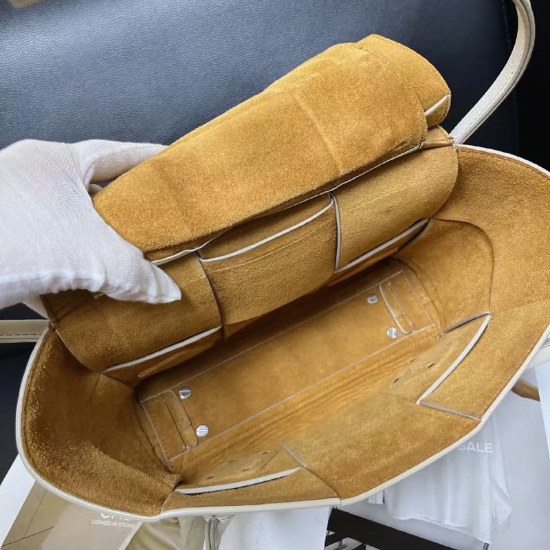 ✨ BV arco 牛皮手提包 老錢風🤍 98新 內裡乾淨-5