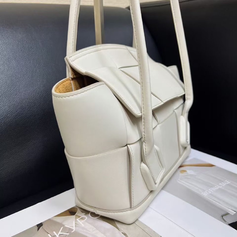 ✨ BV arco 牛皮手提包 老錢風🤍 98新 內裡乾淨-6