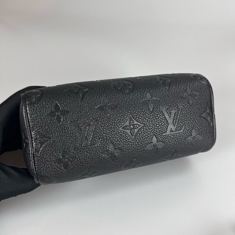 LV M82450/晶片款 黑皮革壓紋Nano Speedy包-4