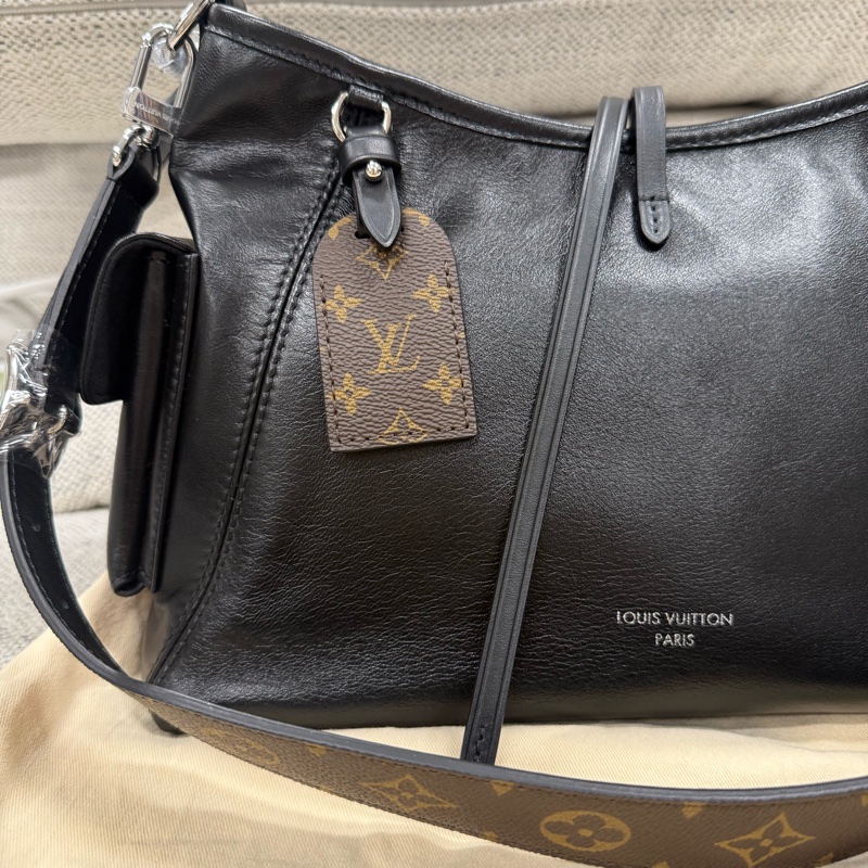 LOUIS VUITTON Carryall 字母徽標機車鏈條黑武士托特包Tote包購物袋 小羊皮 手提單肩包 小號 男女款 黑色-1