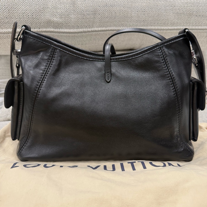 LOUIS VUITTON Carryall 字母徽標機車鏈條黑武士托特包Tote包購物袋 小羊皮 手提單肩包 小號 男女款 黑色-3