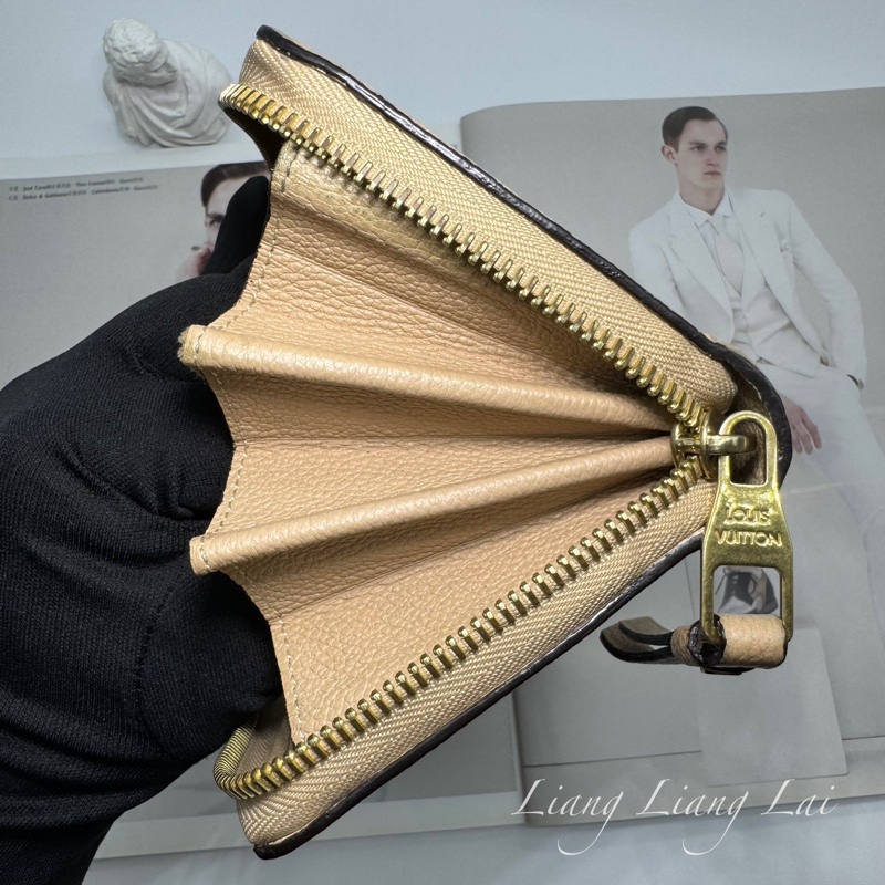 Louis Vuitton LV Monogram Empreinte 壓紋牛皮米色拉鍊長夾-13