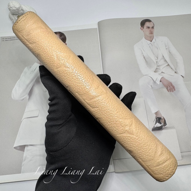 Louis Vuitton LV Monogram Empreinte 壓紋牛皮米色拉鍊長夾-17