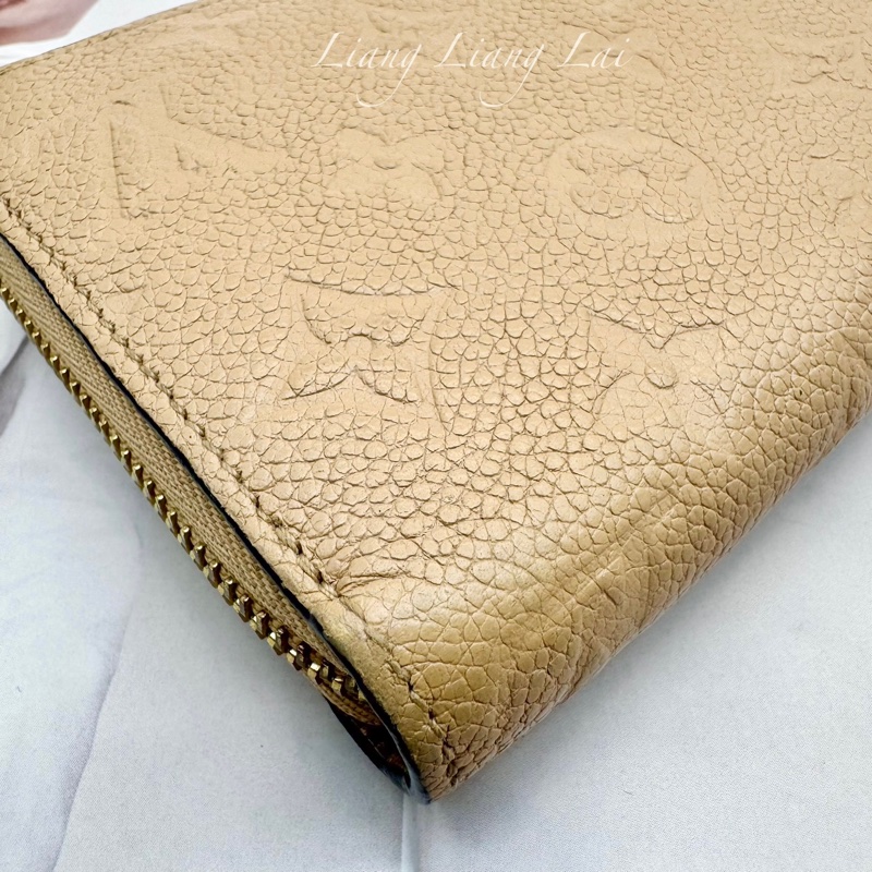 Louis Vuitton LV Monogram Empreinte 壓紋牛皮米色拉鍊長夾-23