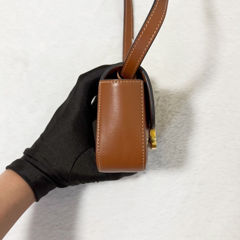 Celine Triomphe Nano Bag 焦糖棕-3