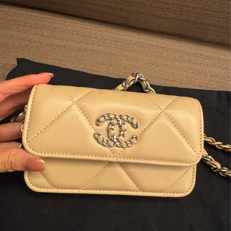 CHANEL 19WOC 奶茶色 31開 購證齊全-1
