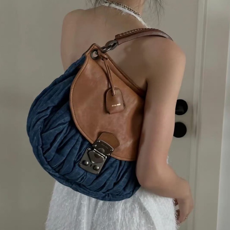 ✨Miu Miu 牛仔皺摺月亮包🌙-1