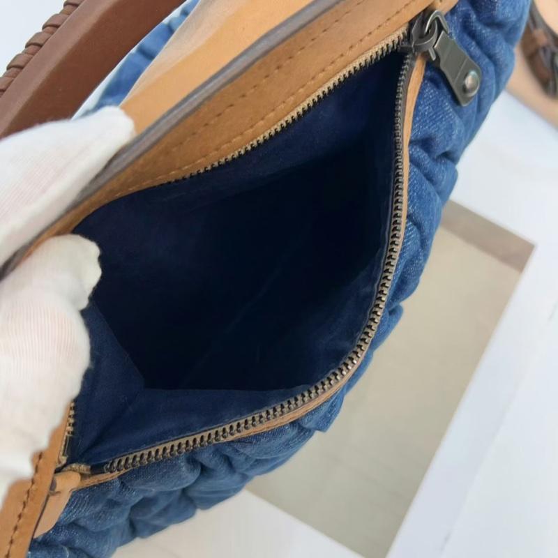 ✨Miu Miu 牛仔皺摺月亮包🌙-5