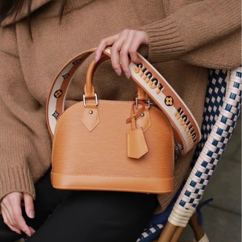 「JL精品代購」98新 LV 新款貝殼alma bb寬肩帶 焦糖色