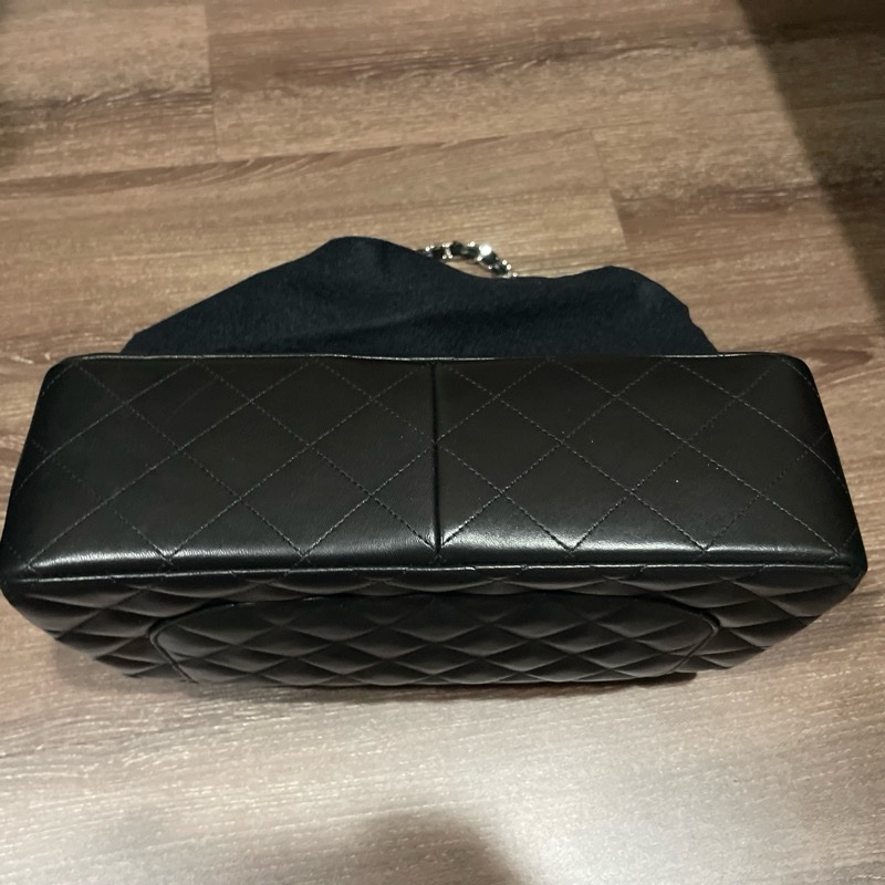 CHANEL 香奈兒 經典菱格紋小牛皮鏈帶肩背/斜背包(黑色/25CM)-2