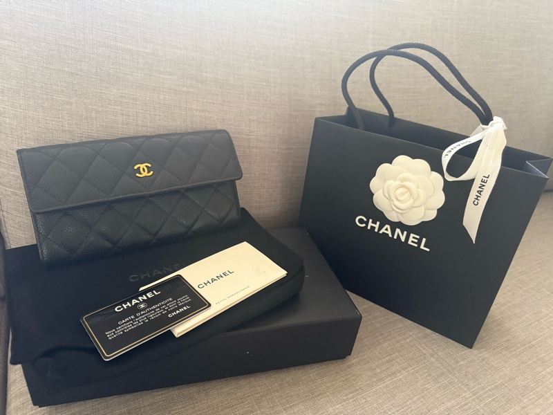 香奈兒經典荔枝皮黑長夾-0