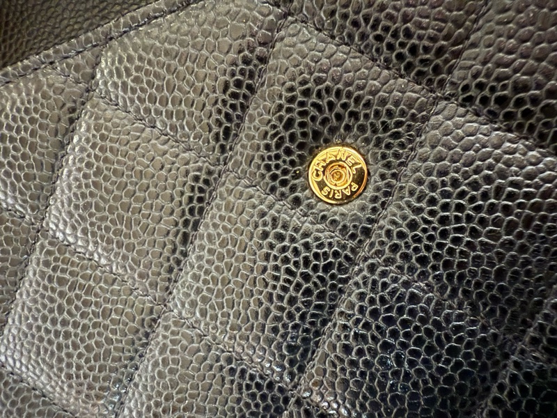 香奈兒經典荔枝皮黑長夾-1