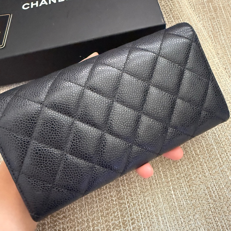 香奈兒經典荔枝皮黑長夾-11