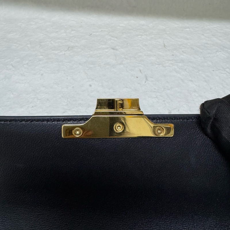 Celine 經典黑金凱旋門腋下包-8