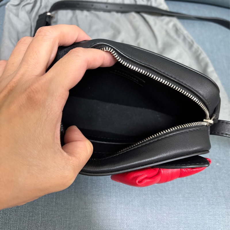 Balenciaga 聯名 Hello kitty xs camera bag 相機包 側背包-6