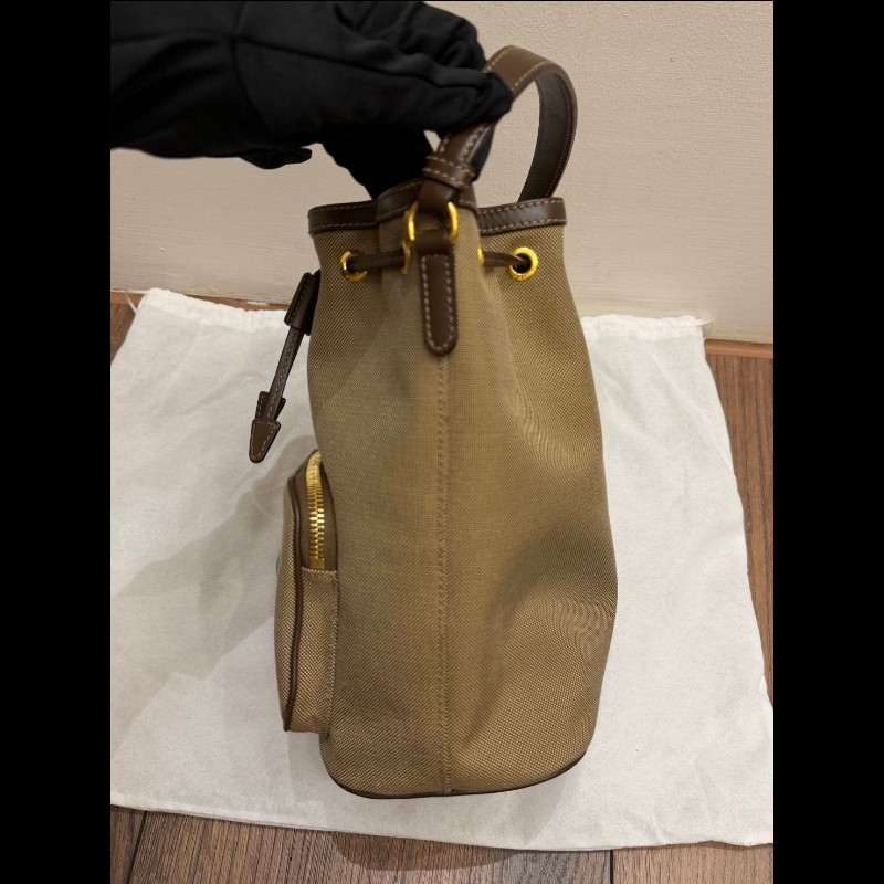 🎀PRADA 刺繡LOGO帆布飾牛皮邊抽繩束口水桶包🎀-5