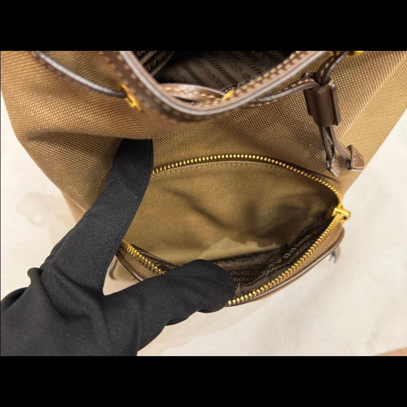 🎀PRADA 刺繡LOGO帆布飾牛皮邊抽繩束口水桶包🎀-14