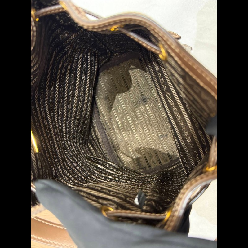 🎀PRADA 刺繡LOGO帆布飾牛皮邊抽繩束口水桶包🎀-17