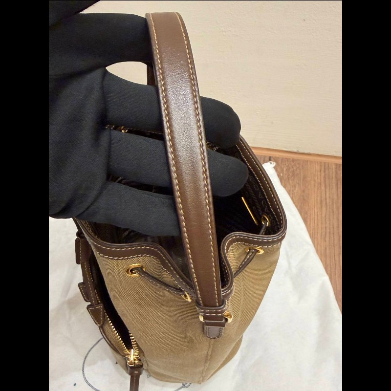 🎀PRADA 刺繡LOGO帆布飾牛皮邊抽繩束口水桶包🎀-19