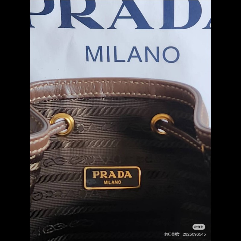 🎀PRADA 刺繡LOGO帆布飾牛皮邊抽繩束口水桶包🎀-21