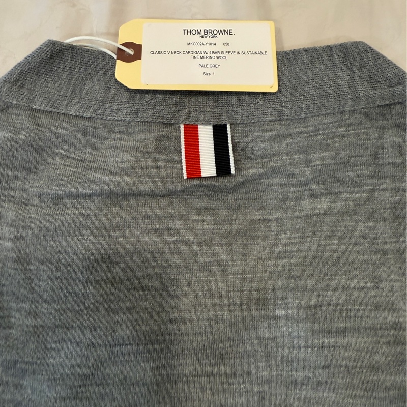 全新未使用品-Thom Browne 經典灰色4 Bar(白)開襟羊毛上衣-5