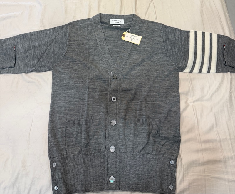 全新未使用品-Thom Browne 經典灰色4 Bar(白)開襟羊毛上衣-1