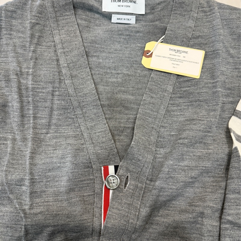 全新未使用品-Thom Browne 經典灰色4 Bar(白)開襟羊毛上衣-2
