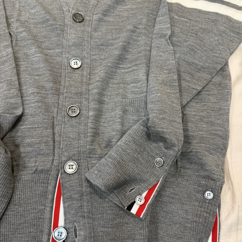 全新未使用品-Thom Browne 經典灰色4 Bar(白)開襟羊毛上衣-4