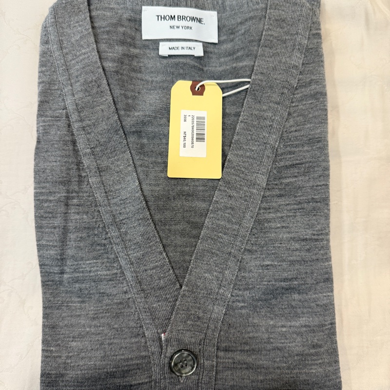 全新未使用品-Thom Browne 經典灰色4 Bar(白)開襟羊毛上衣-5