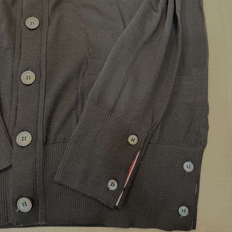 全新未使用品-Thom Browne 黑色4 Bar(灰)開襟羊毛上衣-4