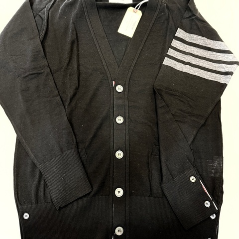 全新未使用品-Thom Browne 黑色4 Bar(灰)開襟羊毛上衣