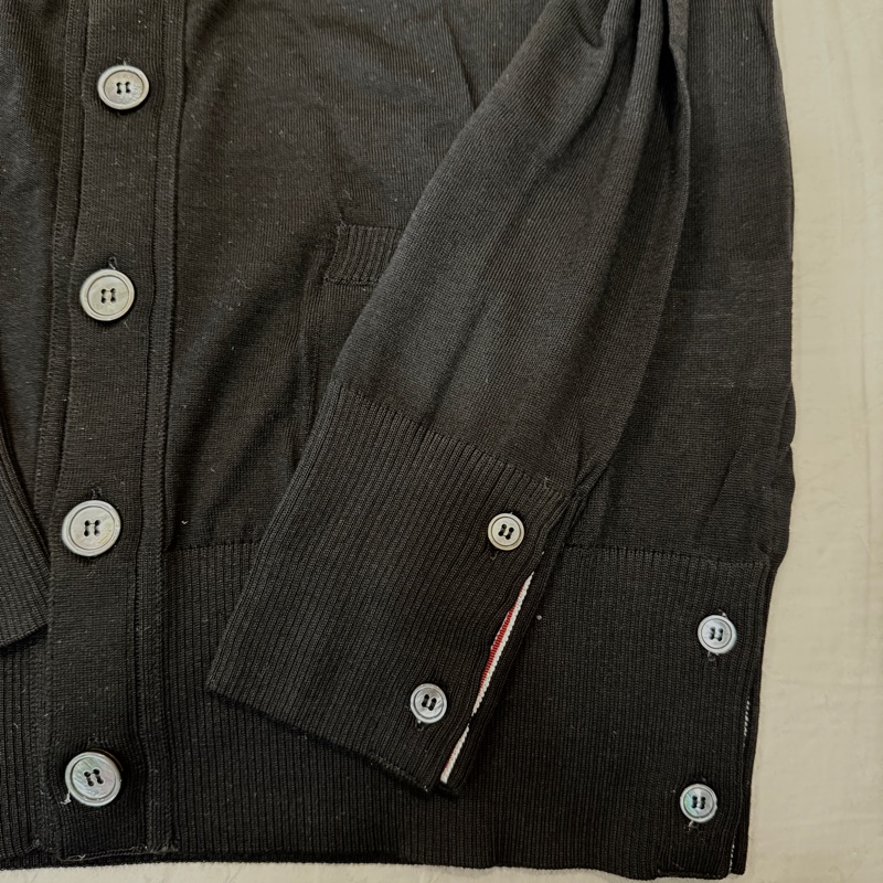 全新未使用品-Thom Browne 黑色4 Bar(灰)開襟羊毛上衣-5