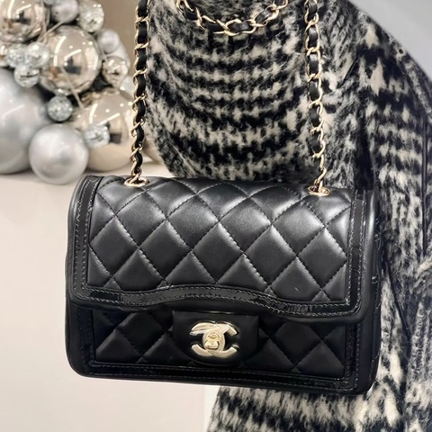 ✨Chanel 23B cf 黑金大mini 淡金扣 98新晶片款 🤍
