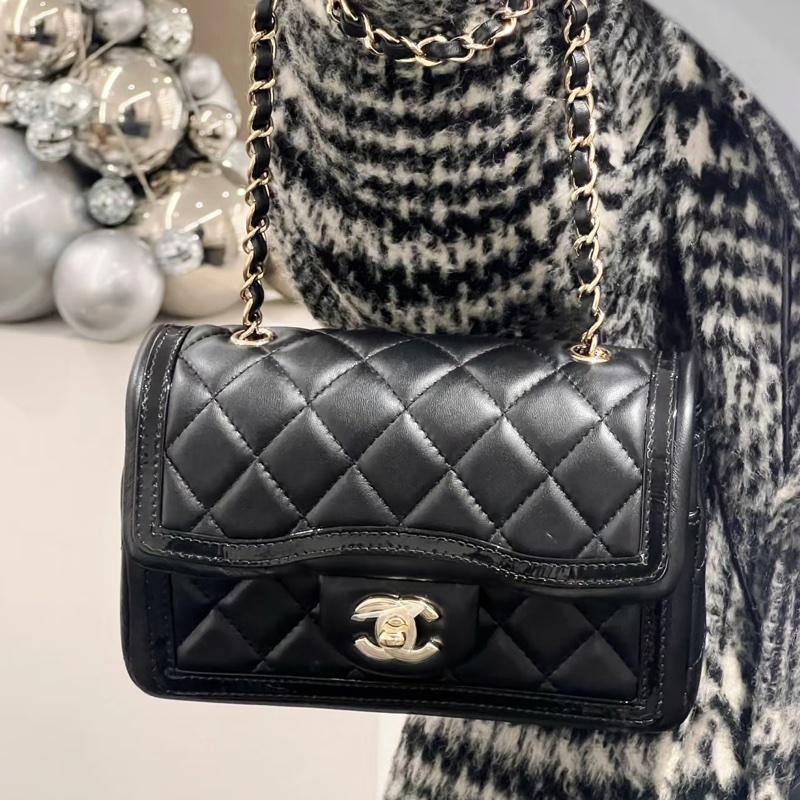✨Chanel 23B cf 黑金大mini 淡金扣 98新晶片款 🤍-0